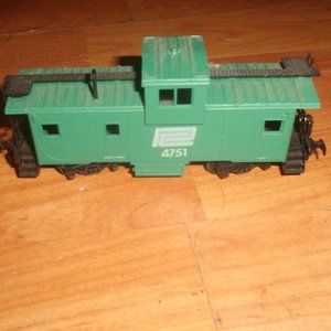 HO train car AHM Penn Central caboose 4751 railroad display